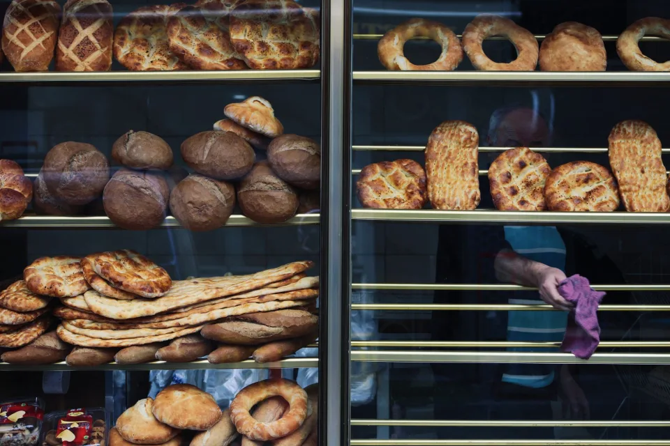 Bánh kem sinh nhật trang trí hoa